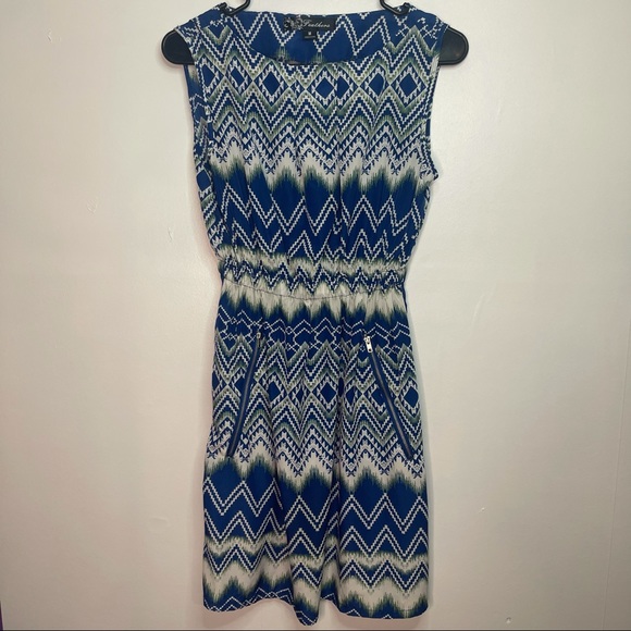 Medium Dress with Pockets - Picture 1 of 9